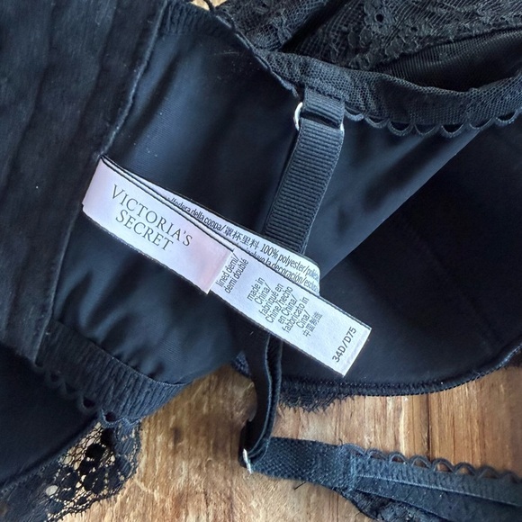 Victoria's Secret Lace Hook-and-eye Long Line Bra - Picture 8 of 8